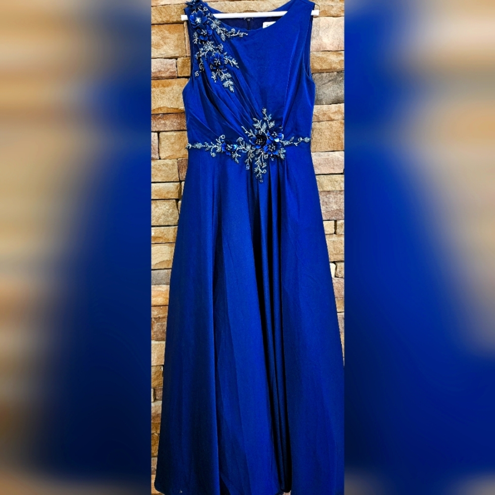 Macdugal formal blue maxi dress in medium